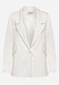 Renee - Biała Pudełkowa Marynarka z Ekoskóry Niezapinana z Poduszkami w Ramionach Suniya. Okazja: na co dzień, na spotkanie biznesowe. Kolor: biały. Materiał: wiskoza. Styl: casual, biznesowy #7