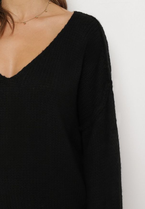 Born2be - Czarny Sweter z Szerokimi Rękawami Armananis. Kolor: czarny. Materiał: dzianina, tkanina