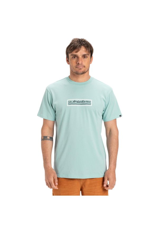 Quiksilver - Koszulka z krótkim rękawem dla Mężczyzn EV SUN DAGGER Niebieski. Kolor: niebieski. Materiał: jersey, bawełna. Długość rękawa: krótki rękaw. Długość: krótkie. Wzór: nadruk
