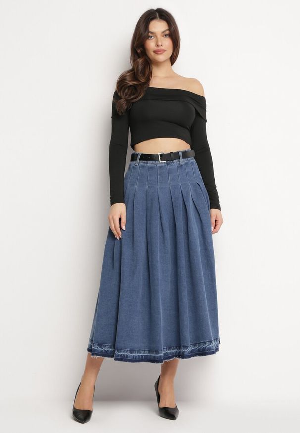 Born2be - Granatowa Spódnica Jeansowa Rozkloszowana z Paskiem z Ekoskóry Nalier. Okazja: na co dzień. Kolor: niebieski. Materiał: jeans. Styl: casual, elegancki