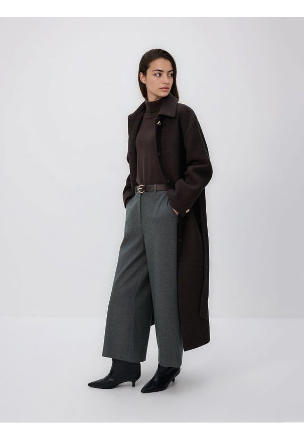 Reserved - Spodnie culotte z paskiem - ciemnoszary. Kolor: szary. Materiał: tkanina, wiskoza