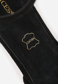 Renee - Czarne Czółenka Vices na Słupku z Wkładką ze Skóry Naturalnej i Metaliczną Ozdobą Velori. Okazja: na spotkanie biznesowe, do pracy. Zapięcie: sprzączka. Kolor: czarny. Materiał: skóra. Wzór: aplikacja. Obcas: na słupku. Styl: biznesowy, wizytowy. Wysokość obcasa: średni #7