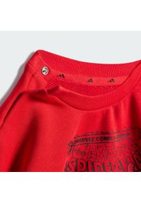 Adidas - Zestaw Marvel Spider-Man Jogger Kids. Kolor: biały, czerwony, wielokolorowy. Wzór: motyw z bajki. Styl: sportowy, młodzieżowy