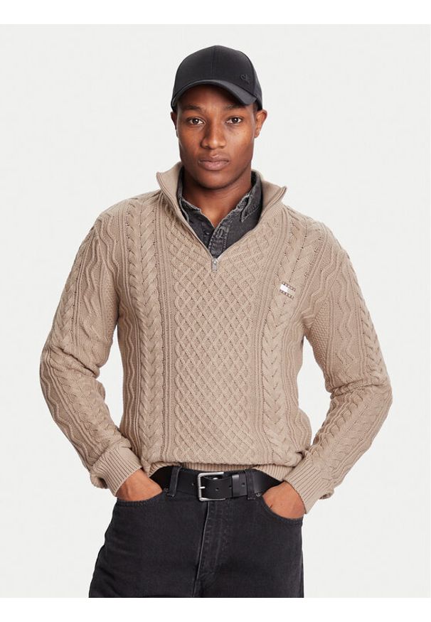 Tommy Jeans Sweter DM0DM22103 Brązowy Regular Fit. Kolor: brązowy. Materiał: bawełna