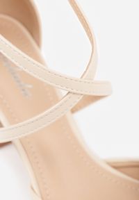 Born2be - Beżowe Czółenka Brethopheu. Zapięcie: sprzączka. Kolor: beżowy. Obcas: na obcasie. Wysokość obcasa: średni #3