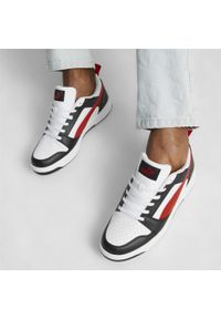 Puma - Buty do chodzenia męskie PUMA Rebound V6 Low. Kolor: biały, czerwony, wielokolorowy, czarny. Sport: turystyka piesza