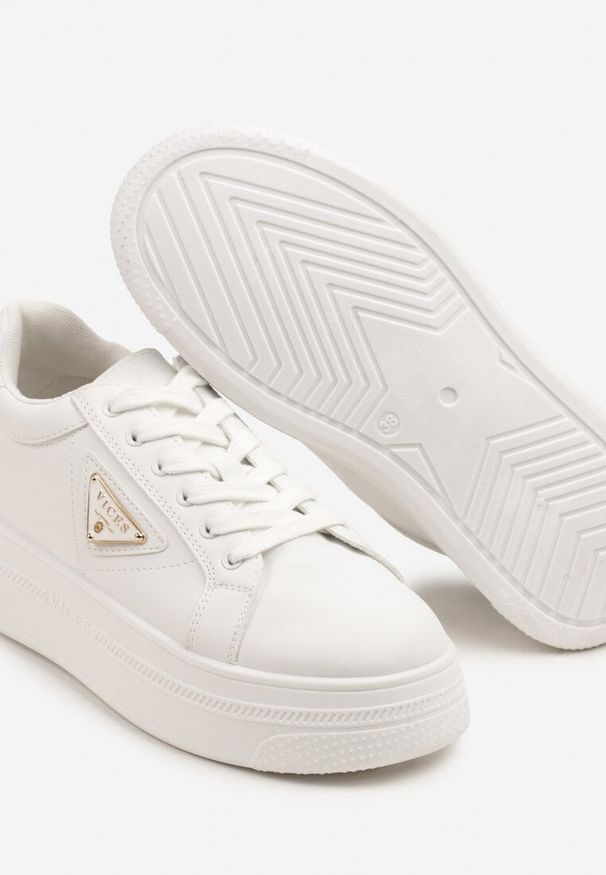 Born2be - Białe Sneakersy Vices na Platformie z Ozdobną Aplikacją Aramiella. Okazja: na co dzień. Kolor: biały. Materiał: jeans. Wzór: aplikacja. Obcas: na platformie
