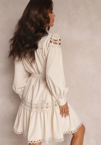 Renee - Jasnobeżowa Sukienka Koszulowa Achusa. Kolor: beżowy. Materiał: tkanina. Sezon: wiosna, jesień. Typ sukienki: koszulowe #2