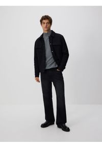 Reserved - Gładki golf z dzianiny - ciemnoszary. Typ kołnierza: golf. Kolor: szary. Materiał: dzianina. Wzór: gładki