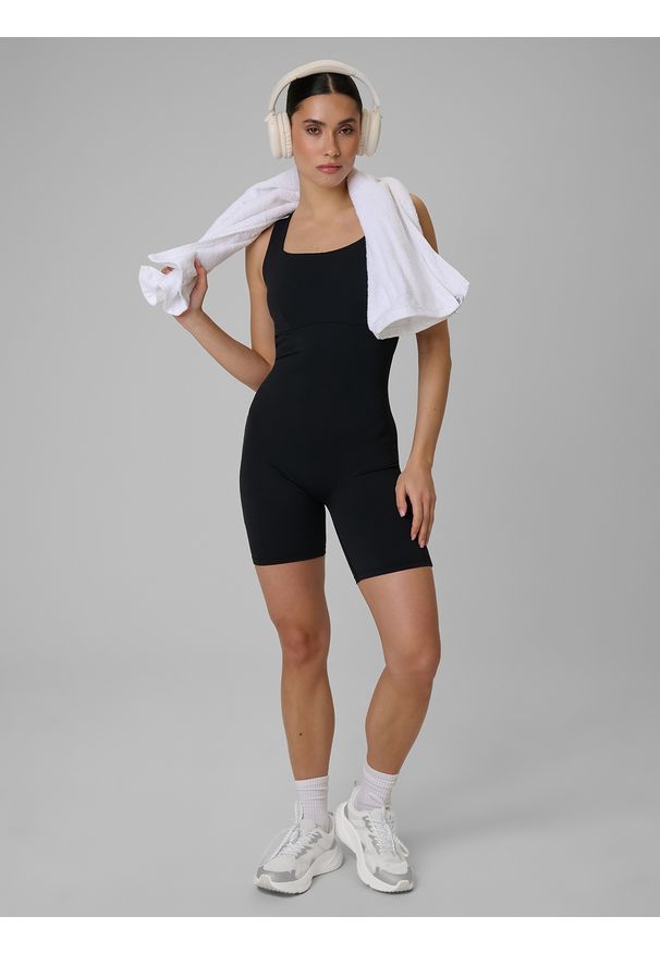 4f - 4F Kombinezon treningowy szybkoschnący damski - czarny L. Kolor: czarny. Materiał: guma, materiał. Długość: krótkie. Styl: sportowy
