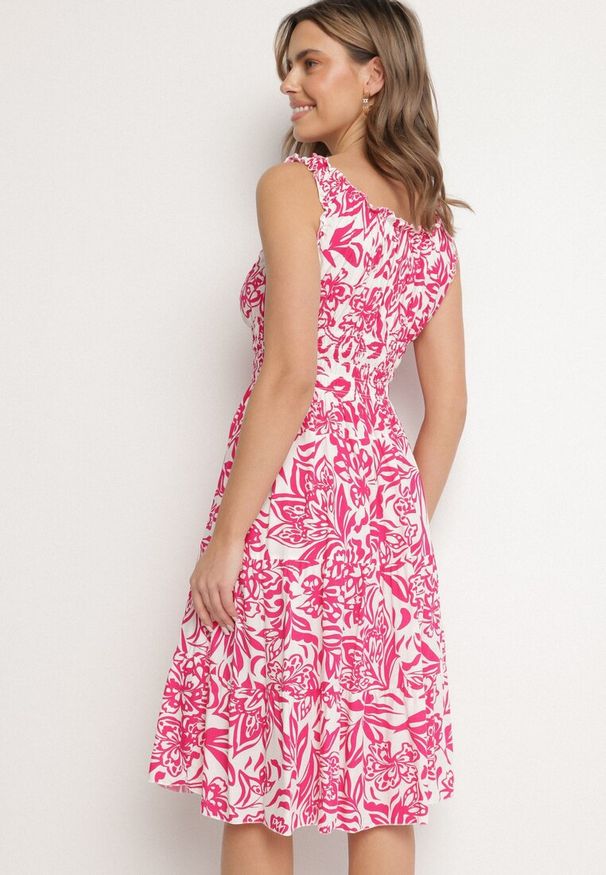 Born2be - Ciemnoróżowa Bawełniana Sukienka Rozkloszowana Ozdobiona Guzikami Lisavena. Okazja: na co dzień. Kolor: różowy. Materiał: bawełna. Wzór: aplikacja. Typ sukienki: rozkloszowane. Styl: elegancki, casual