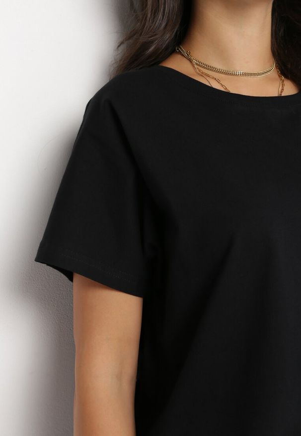 Born2be - Czarny T-shirt z Krótkim Rękawem Tehillah. Kolor: czarny. Materiał: tkanina, bawełna. Długość rękawa: krótki rękaw. Długość: krótkie. Wzór: gładki. Styl: klasyczny