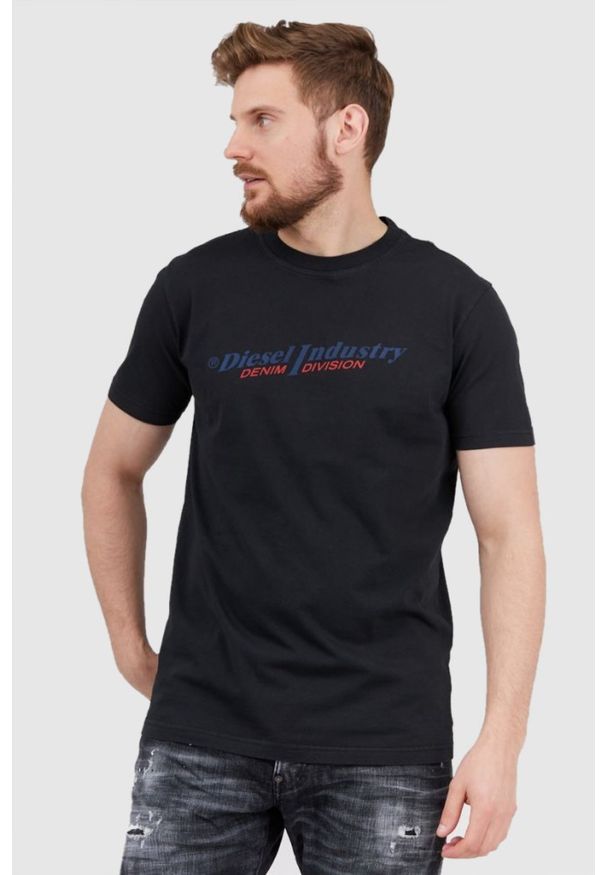 Diesel - DIESEL Czarny t-shirt męski z granatowym logo, Rozmiar L. Kolor: czarny. Materiał: prążkowany