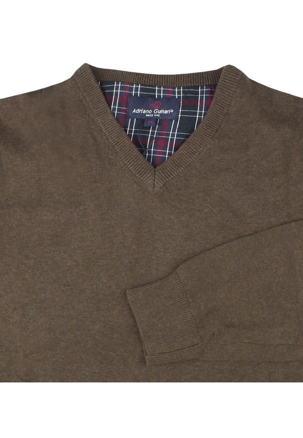 Męski, Bawełniany Sweter w Serek (V-neck) - Adriano Guinari - Brązowy. Okazja: do pracy, na co dzień, na spotkanie biznesowe. Typ kołnierza: dekolt w serek. Kolor: wielokolorowy, beżowy, brązowy. Materiał: bawełna. Styl: klasyczny, casual, elegancki, biznesowy