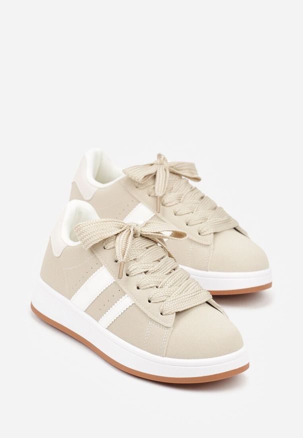 Renee - Beżowo-Białe Sneakersy na Niskiej Platformie z Naszywkami Flordexia. Okazja: na co dzień. Kolor: beżowy. Materiał: jeans. Wzór: aplikacja. Obcas: na platformie