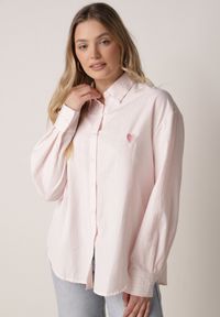 Born2be - Różowa Koszula z Bawełną w Paski Ozdobiona Haftem Sercem Sewriva. Okazja: na co dzień. Typ kołnierza: kołnierzyk klasyczny. Kolor: różowy. Materiał: bawełna. Wzór: aplikacja, haft, paski. Styl: casual, klasyczny #6