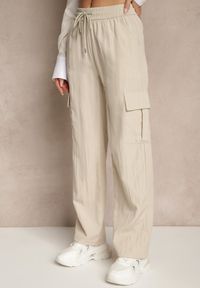 Renee - Jasnobeżowe Spodnie Cargo z Bawełną o Szerokim Kroju High Waist Mairiora. Okazja: na co dzień. Stan: podwyższony. Kolor: beżowy. Materiał: bawełna. Styl: casual #3