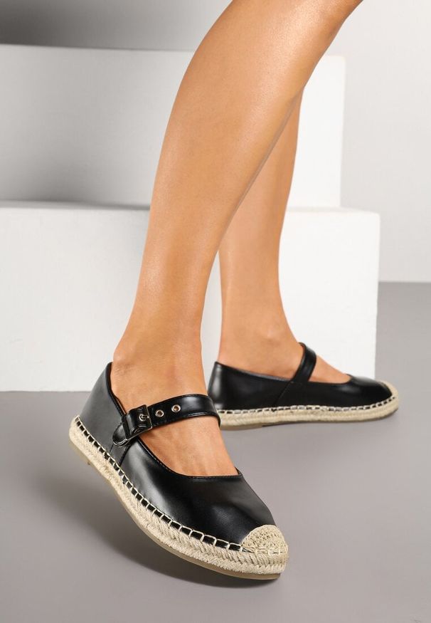 Born2be - Czarne Espadryle Ozdobione Paskiem i Plecionką Noniara. Okazja: na co dzień. Zapięcie: pasek. Kolor: czarny. Materiał: jeans. Wzór: aplikacja. Sezon: lato, wiosna. Obcas: na płaskiej podeszwie. Styl: elegancki, casual
