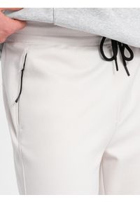 Ombre Clothing - Męskie dresowe spodnie joggery na gumce z przeszyciami – białe V4 - Rozmiar: XXL. Kolor: biały. Materiał: dresówka. Wzór: aplikacja #5