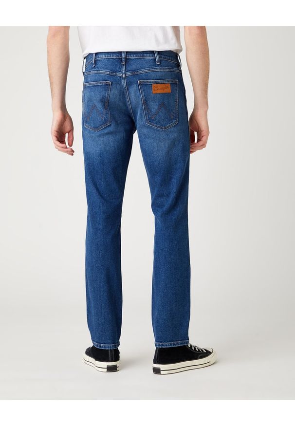 Wrangler - MĘSKIE SPODNIE JEANSOWE WRANGLER GREENSBORO HARD EDGE W15QJX246 112126935