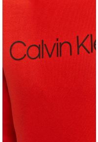 Calvin Klein - Bluza bawełniana. Okazja: na co dzień. Typ kołnierza: bez kaptura. Kolor: czerwony. Materiał: bawełna. Wzór: nadruk. Styl: casual #3