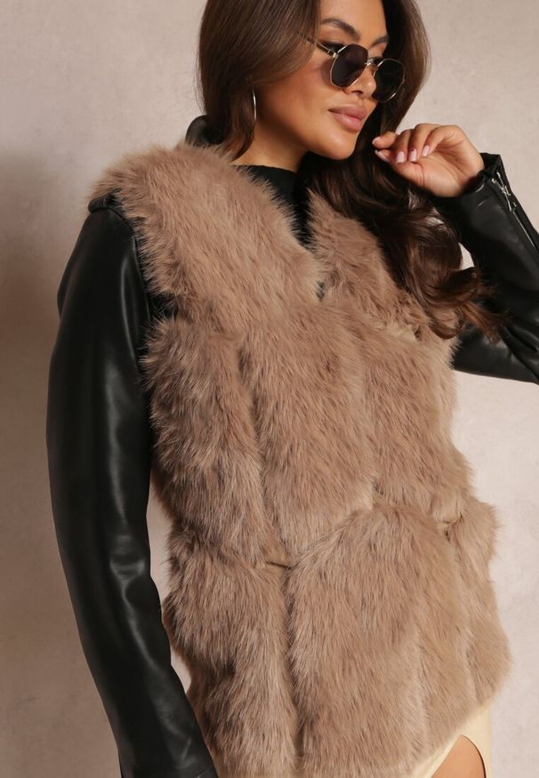 Renee - Ciemnobeżowa Futrzana Kamizelka z Wstawkami z Ekoskóry Lewja. Kolor: beżowy. Materiał: futro