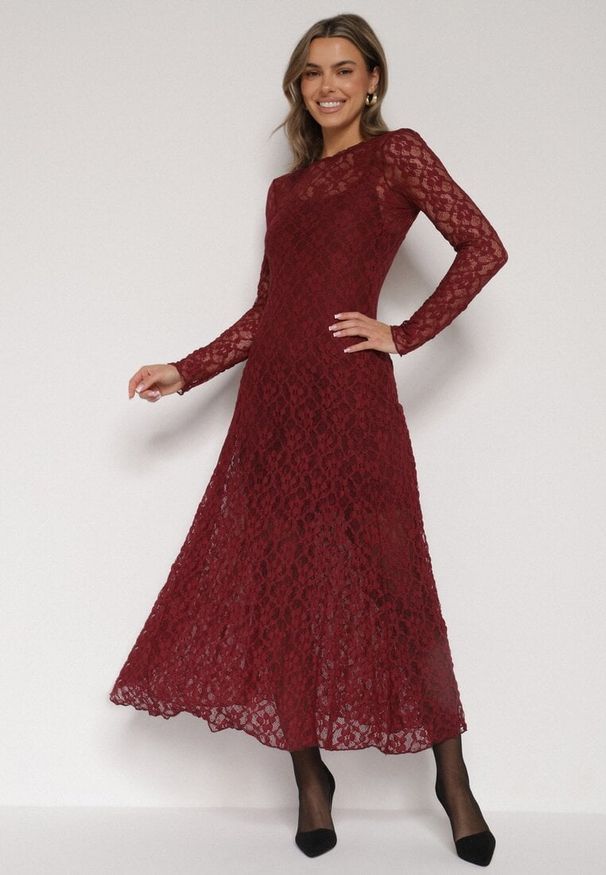 Born2be - Bordowa Koronkowa Sukienka Taliowana z Odkrytymi Plecami Talifera. Kolor: czerwony. Materiał: koronka. Długość rękawa: na ramiączkach. Wzór: koronka. Styl: klasyczny, elegancki