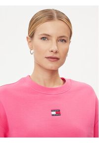 Tommy Jeans Bluza Badge DW0DW17325 Różowy Boxy Fit. Kolor: różowy. Materiał: bawełna #3
