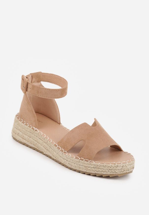 Renee - Ciemnobeżowe Sandały VICES na Koturnie z Plecionką i Wycięciami przy Cholewce Celanele. Okazja: na co dzień. Zapięcie: sprzączka. Kolor: beżowy. Wzór: ażurowy. Sezon: lato. Obcas: na koturnie. Styl: wakacyjny, casual, elegancki