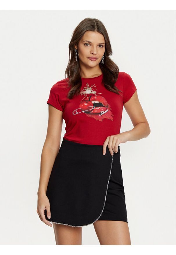 Guess T-Shirt W5RI23 K49A1 Czerwony Slim Fit. Kolor: czerwony. Materiał: bawełna