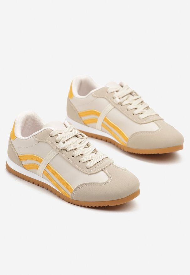 Renee - Beżowo-Pomarańczowe Sneakersy Typu Klasyczne Tenisówki Zdobione Przeszyciami Zardiva. Kolor: beżowy. Materiał: jeans. Szerokość cholewki: normalna. Wzór: aplikacja. Obcas: na płaskiej podeszwie