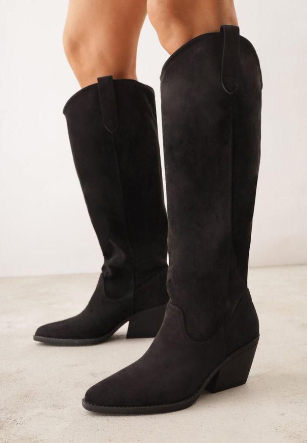 Born2be - Czarne Gładkie Kozaki Kowbojki z Imitacji Zamszu na Stożkowym Obcasie Karelia. Nosek buta: otwarty. Kolor: czarny. Materiał: zamsz. Wzór: gładki. Obcas: na obcasie. Wysokość obcasa: średni