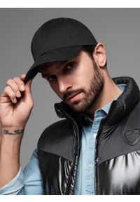 Ombre Clothing - Męska czapka bejsbolówka z daszkiem i ozdobnym haftem – czarna V1. Kolor: czarny. Materiał: bawełna. Wzór: haft. Styl: klasyczny, casual
