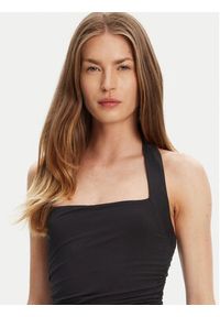 Guess Top W5YP28 KACM2 Czarny Regular Fit. Kolor: czarny
