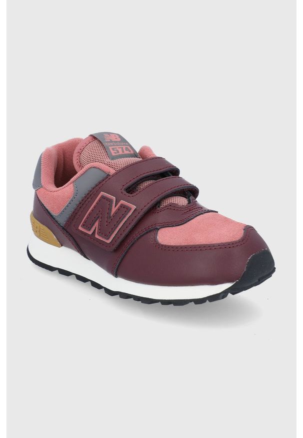 New Balance Buty skórzane dziecięce kolor fioletowy. Nosek buta: okrągły. Zapięcie: rzepy. Kolor: fioletowy. Materiał: skóra