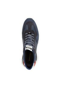 Wittchen - Męskie sneakersy skórzane z motywem w jodełkę niebiesko-czerwone. Nosek buta: okrągły. Kolor: czerwony, wielokolorowy, niebieski. Materiał: skóra. Wzór: jodełka