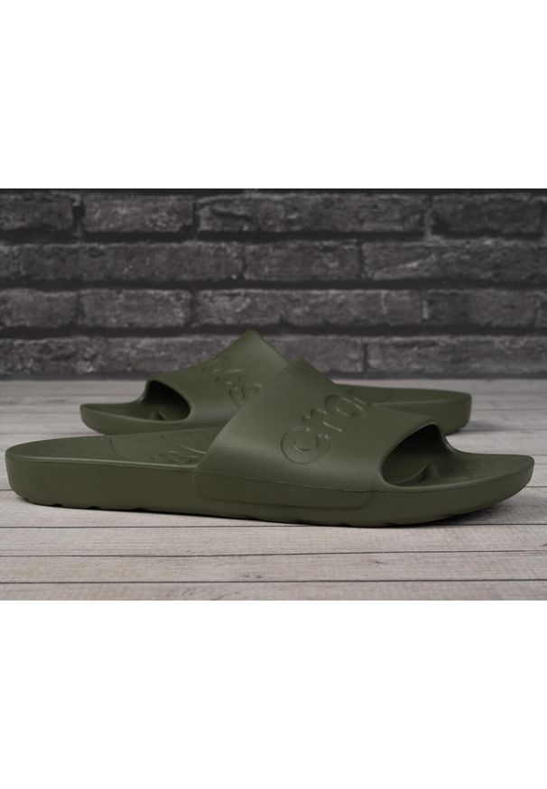 Klapki męskie na basen Crocs SLIDE. Kolor: zielony. Sport: pływanie