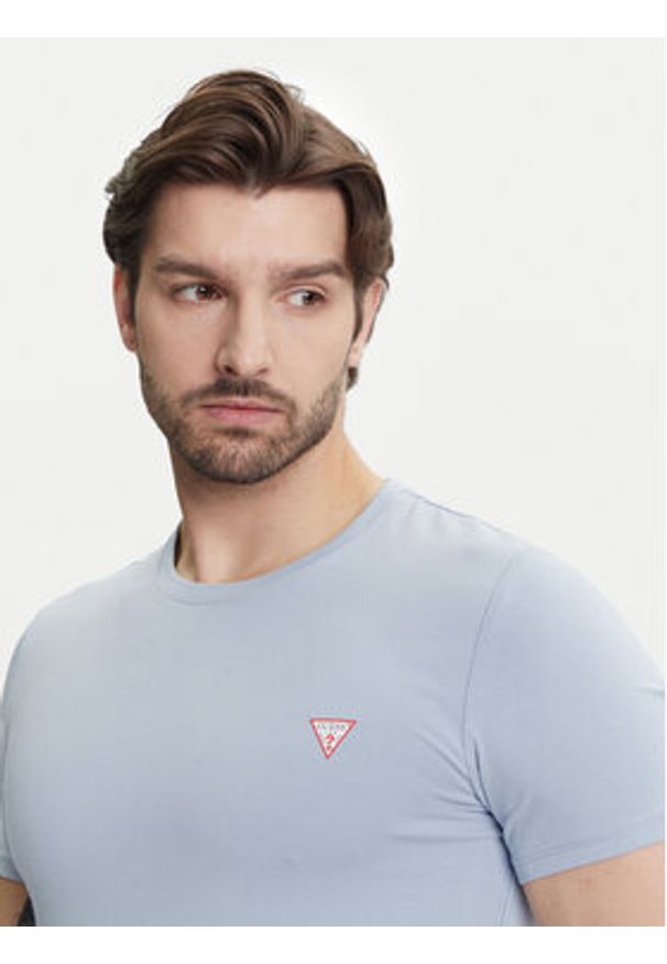 Guess T-Shirt M2YI24 J1314 Błękitny Slim Fit. Kolor: niebieski. Materiał: bawełna