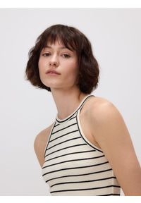 Reserved - Top z dekoltem halter - wielobarwny. Typ kołnierza: dekolt halter. Materiał: bawełna, dzianina #1