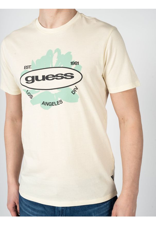 Guess T-Shirt "LA Logo" | M3GI61K9RM1 | Mężczyzna | Żółty. Okazja: na co dzień. Kolor: żółty. Materiał: bawełna. Długość: długie. Wzór: nadruk. Styl: elegancki, casual