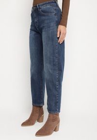 Born2be - Niebieskie Jeansy Mom Fit z Wysokim Stanem i Domieszką Wiskozy Atavite. Okazja: na randkę, na co dzień. Stan: podwyższony. Kolor: niebieski. Styl: klasyczny, casual