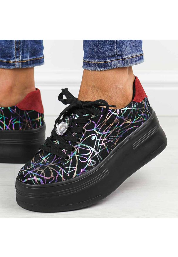 Czarne zamszowe skórzane sneakersy damskie T.Sokolski 239. Okazja: na co dzień. Kolor: czarny. Materiał: zamsz, skóra. Szerokość cholewki: normalna. Sezon: wiosna, jesień, lato. Obcas: na platformie