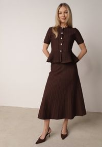 Born2be - Brązowy Komplet z Wiskozą Rozkloszowana Spódnica i Bluzka z Baskinką Adrimala. Kolor: brązowy. Materiał: wiskoza #1