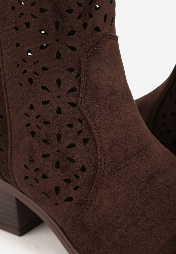 Born2be - Brązowe Ażurowe Botki na Obcasie w Stylu Kowbojek Lissemi. Okazja: na co dzień. Zapięcie: zamek. Kolor: brązowy. Materiał: jeans, koronka. Wzór: ażurowy. Obcas: na obcasie. Styl: elegancki, casual, klasyczny, boho. Wysokość obcasa: średni