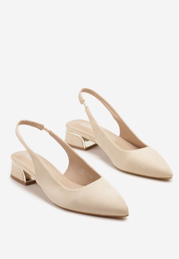 Renee - Beżowe Sandały Typu Slingback z Metaliczną Ozdobą Helmio. Okazja: na co dzień. Zapięcie: sprzączka. Kolor: beżowy. Materiał: jeans. Wzór: aplikacja. Styl: casual, elegancki