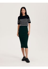 Reserved - Dzianinowa spódnica midi - ciemnozielony. Kolor: zielony. Materiał: dzianina #1
