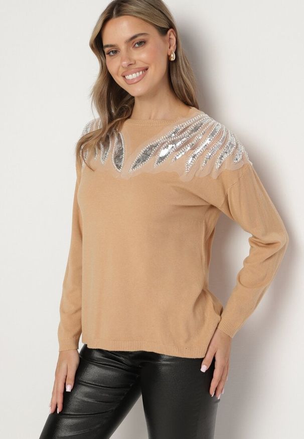 Born2be - Ciemnobeżowy Sweter z Wiskozą Cekinami i Koralikami Nevalanna. Okazja: na spotkanie biznesowe. Kolor: beżowy. Materiał: wiskoza. Styl: biznesowy, klasyczny, wizytowy