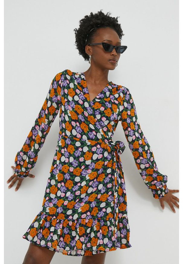 only - Only sukienka kolor fioletowy mini rozkloszowana. Kolor: fioletowy. Materiał: tkanina. Typ sukienki: rozkloszowane. Długość: mini