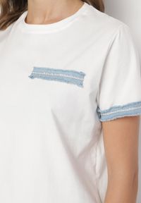 Born2be - Biała Bluzka Oversize z Bawełny z Krótkim Rękawem i Ozdobnymi Lamówkami Calnil. Okazja: na co dzień. Kolor: biały. Materiał: bawełna. Długość rękawa: krótki rękaw. Długość: krótkie. Styl: klasyczny, elegancki, casual #4