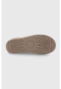 Ugg - UGG Śniegowce zamszowe Classic Mini Side Logo kolor brązowy. Nosek buta: okrągły. Kolor: brązowy. Materiał: zamsz #4